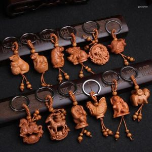 Statuette decorative in legno di pesca cinese intagliato con dodici animali dello zodiaco, squisito ciondolo portachiavi per auto