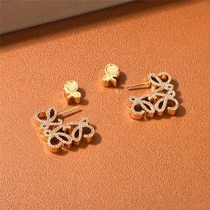 Stud luksusowe lowe listy listy projektowe Kolczyki dla kobiet 18K Gold Studs Elegancki urok retro vintage Brincos Diamond Puste Earme K inkuracyjne pierścienie ucha biżuteria