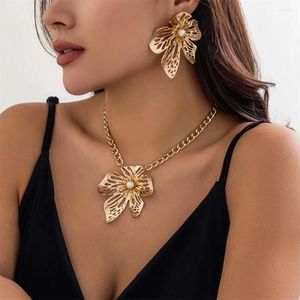 Girocollo Collana vintage con pendente in metallo classico fiore per donna 2023 Colletto gotico punk alla moda sul collo Accessori gioielli