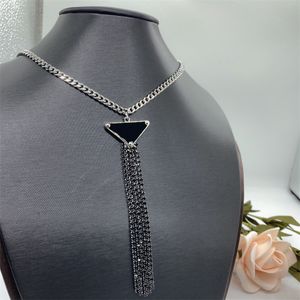 Women Designer Necklace Chains Womens Pendant Gift For Mens Gold Silver Chain Luxurys Black Triangle Necklaces Designers Jewelry With Box