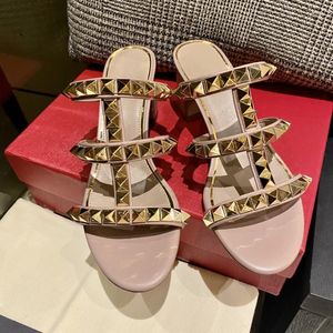 Slippers Women's Summer Oversized Rivet Decoration Open Toe Leather Fashion High Heel Outdoor Flat 2023