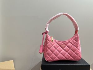 Klasik koltuklu çanta prad omuz çantası kadın elmas desen naylon çanta fermuar açık tuval crossbody çanta tasarımcısı lüks kimlik royalfashion_bag