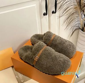 Pantofole in lana con plantare rivestito in shearling e suola in gomma con battistrada