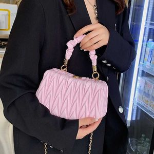 Totes Luxury Chain Messenger Bag For Women Designer Silk Scarf Purses and Handbags Brand Square Bag Women Shoulder Bag Crossbody Bag