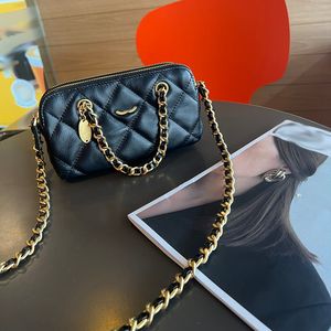 Borsa per il trucco da donna Borsa a tracolla in pelle 20 cm Pelle di vacchetta con diamanti Fibbia hardware in oro Borsa a tracolla di lusso con pendente Borsa a tracolla con doppio scomparto Borse per cellulare Portafoglio