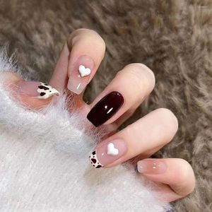 Fałszywe paznokcie 24pcs Manicure Love Heart Pełna okładka prasa na fałszywej balerinie krótki francuski brokat czarny srebrny