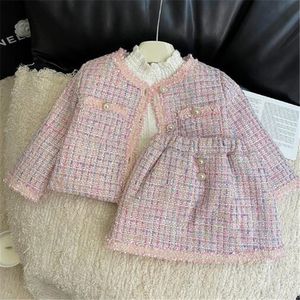 新しいスタイルの子供の女の子の服セット秋の冬の女の子のベビーコートトップススカート2ピーススーツ子供服幼児幼児服