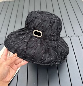 Cappello da pescatore di design di lusso da donna estivo Viaggio per le vacanze all'aperto Protezione solare traspirante Lettera Materiale di seta del ghiaccio ricamato Cappelli a tesa larga