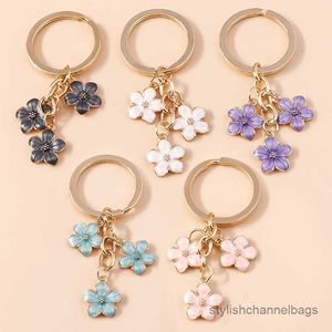 4st Keychains 40 Färger Söt växtnyckelring Emalj Sakura Flower Key Ring for Women Girls Handväska Tillbehör Nyckelhållare smycken gåvor
