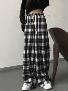 Capris houzhou harajuku oversize xadrez calças femininas moda coreana preto branco verificado calças para outono feminino 2022 perna larga sweatpants