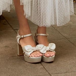 Sandaler Summer White Bow All-Match High-Heeled Women Platform Block Heel Buckle Open-Toed Shoes Fashion Dress