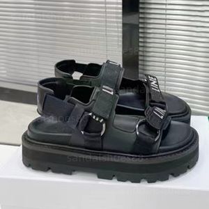 المصمم Sandles Dad Sandals ضخمة في صندال الصندل في الهواء الطلق رمال الرمال مكتنزة بلوك كعب شريحة منصة Leo Scratfer Tappi Slides Sandals مشاهير مصمم نساء