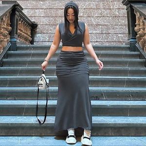 スカート2ピースセット女性の袖なしVネックフード付きクロップトップマキシスカートストリートウェアファッションサマー衣装カジュアル