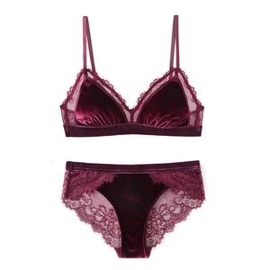 Set di reggiseni Reggiseno in velluto senza spalline con coppa a triangolo con reggiseno in pizzo Set intimo con biancheria intima imbottita rimovibile Sexy Bralette Intimates 230426