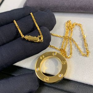 ラブネックレス女性用の3つのダイヤモンドデザイナーネックレスゴールドメッキ18K T0p最高品質の最高品質の両面ラウンドケーキジュエリー007