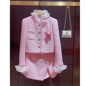 작업 드레스 여성 상단 및 스커트 반바지 세트 2023 귀여운 루치 핑크 트위드 코트 짧은 바지 2 피스 의상 가을 의상