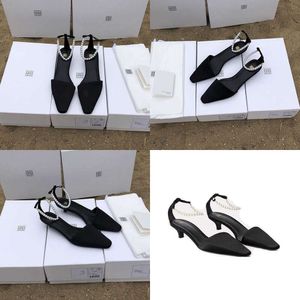 Toteme Designer Shoes 2023 Cat Summer Sandals Silk Fashion New Shoes Heel Heel Shoes One Line Pearl Belt Slim Heel Sandal