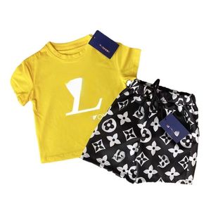 2023 nuovi pantaloncini a manica corta da uomo e da donna firmati set di abbigliamento di marca classico set gonna da lettera da donna di moda set per bambini 90-160 cm AA58