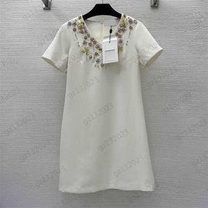 Abiti di lusso Petto Pesante Paillettes Borchiato Perline Decorativo Scollo a V Abito a maniche corte Design con cerniera posteriore Corsetto Vita dimagrante Maxiskit Abbigliamento donna