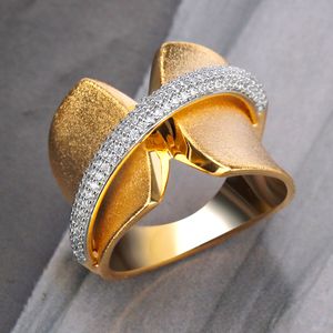 Solitaire Ring Luxury Grind Arenaceous audace con pietre di zirconia cubica Donne di fidanzamento Gioielli di alta qualità 230425