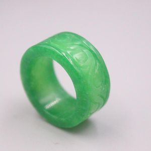 Küme halkaları kadınlar için Çince yeşil jadeite jade yüzüğü kadın erkek kadın band oyma desen ısıtma 11mm boyutu US 9.75