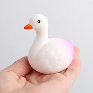 Luci notturne Cigno Giocattolo da bagno Giocattolo a burro colorato a lunga durata Regali per bambini Acqua LED Baby