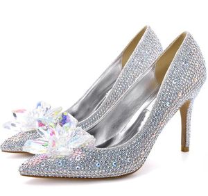 2023 Nuove scarpe di cristallo a punta Tacchi sottili Sexy Bocca superficiale Tacchi alti da donna Scarpe da sposa con diamanti in argento da donna