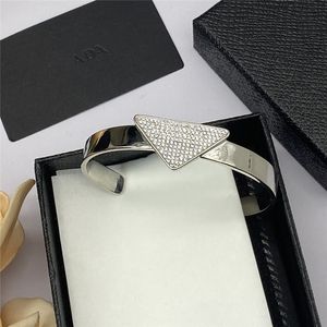 Designers de luxo Diamond Bangles Loves Womens Hard Body Bracelet Mens Triângulo Lady Casamento