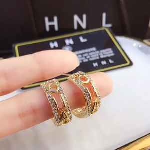 Hoop Huggie New Premium Luxury Designer Channel أقراط أزياء الأزياء الراقية عيد ميلاد وهدايا عيد الميلاد للأزواج 668