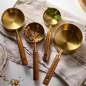 Mätverktyg 4/8st Gold Silver Rose Spoon Set Trähandtag Rostfritt stålkoppar Skala kaffemjölbakning Kök