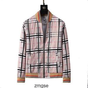 Tasarımcı Erkek Ceket Black White Burbrery Sarı Kahverengi Çizgili Plaid Marka Rüzgar Geçirmez Su Geçirmez Su Geçirmez Hoodie Fermuar Trençküzü Erkek Kadın Klasik Atar