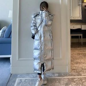 Trench da donna Piumino imbottito in piumino argento lucido di media lunghezza 2023 Versione coreana invernale Sciolto sopra il ginocchio Parka caldo moda femminile