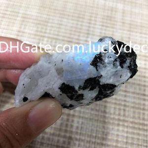 Oregelbunden rå naturlig Moonstone Quartz Crystal Chunks Exempel Dekor med turmalin grov ädelstenplatta Fantastiska blå eldmineralbergar helande jordgruva bulk partier
