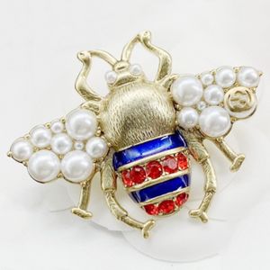 Bee Brand Double Letter Pin Brooch Geometric Bronze Sweater Suit Collar Pin Brooche Fashion Mens Womens Crystal Rhinestone Pearl Brooch Wedding Gift DHL Free