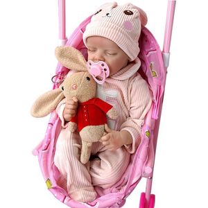 Dolls Dolly Baby Soft Silicone Doll With Delicate Features 18in Toldder Dolls Gift Changeable Cloth For Kids Midwives Maternity 230426