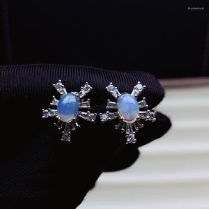 Ohrstecker mit natürlichem Opal, Hakenfarbe ändert sich mit hellem, schönem, mit 925 reinem Silber vergoldetem Edelstein. Gutes Geburtstagsgeschenk