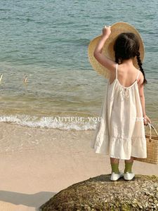 Flicka klänningar 2023 sommar baby flickor klänning barn söt imitation lin sling barnkläder avslappnad ärmlös prinsessa kjol