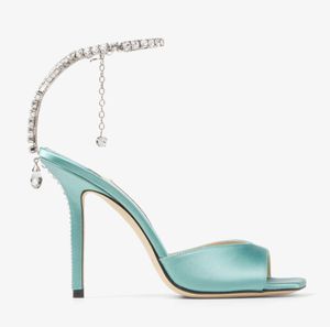 Italien designer sandaler saeda sandaler med kristall-utrokning kvinnor sommarsandal hög häl satin sandalier med kristall utsmyckning strass sling tillbaka