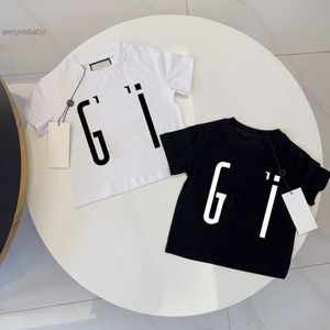 Tshirts 2024 Child Tshirt Toddler Teee Shirt للملابس الصغيرة مصمم طفل T Shirt Kids Boy Boy Girl Shirt Sereve Tops Tops Summer Shirt Letters Black With with Let Let