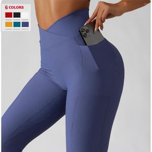 Aktiva byxor Solid Color Ribbed Yoga Kvinnor Fickor Crossover Hög midje Fitness Leggings Sexig Bulift -träning Rinnande tights