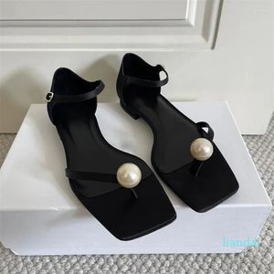 Sandalet 2023 Yaz Moda Tarzı İpek Pin-Toe Big Pearl Rahat ve çok yönlü düşük topuklu düz seksi günlük kadın sandal