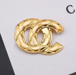 20 estilos de marca de designer, broches de letras duplas, terno geométrico, colarinho, cristal, strass, alta qualidade, banhado a ouro, roupas de casamento