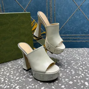 ハイヒールスリッパデザイナーシューズファッショナブルな金属リベット装飾女性プラットフォームヒールサマーサンダル 12 センチメートルパーティーや宴会の靴