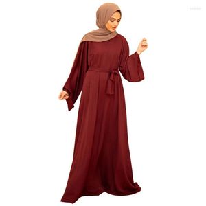 Etniska kläder Abayas för kvinnor Mellanöstern malaysisk muslimsk kvinna klänning crewneck mantel enkel abaya dubai fast färg jilbab med midjeband