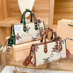 2023 Ny nischbrev Cartoon Pillow Tote Fashionable Casual Simple Cresatile One-Shulder Cross-Body Bag