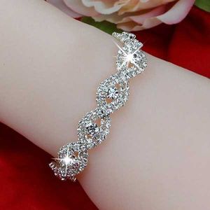 Charm Armband Delysia King Women Elegant Luxury Armband Ladies Unlimited Rhinestone Wrist Chain Birthday Parts (Color Silver) Z0426