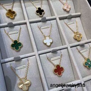 Classic Van Four Leaf Clover Necklaces Pendants MotherofPearl Stainless Steel Plated 18K for Women Girl Valentines Mothers Day Engagement JewelryGift wholes