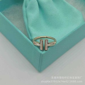 Marca de designer S925 Sterling Silver High Edition Double T Ring com diamante Fritillaria Open Moda e Simplicity