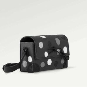 YK Steamer Portafoglio indossabile Borsa da donna per uomo Borsa a tracolla Crossbody 3D Painted Dots Designer in pelle Mini borse a tracolla morbide con portamonete a catena M81935