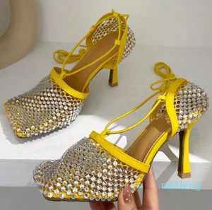 Novo verão oco cristal malha sandálias femininas de couro dedo do pé quadrado festa diamante moda sandálias stiletto